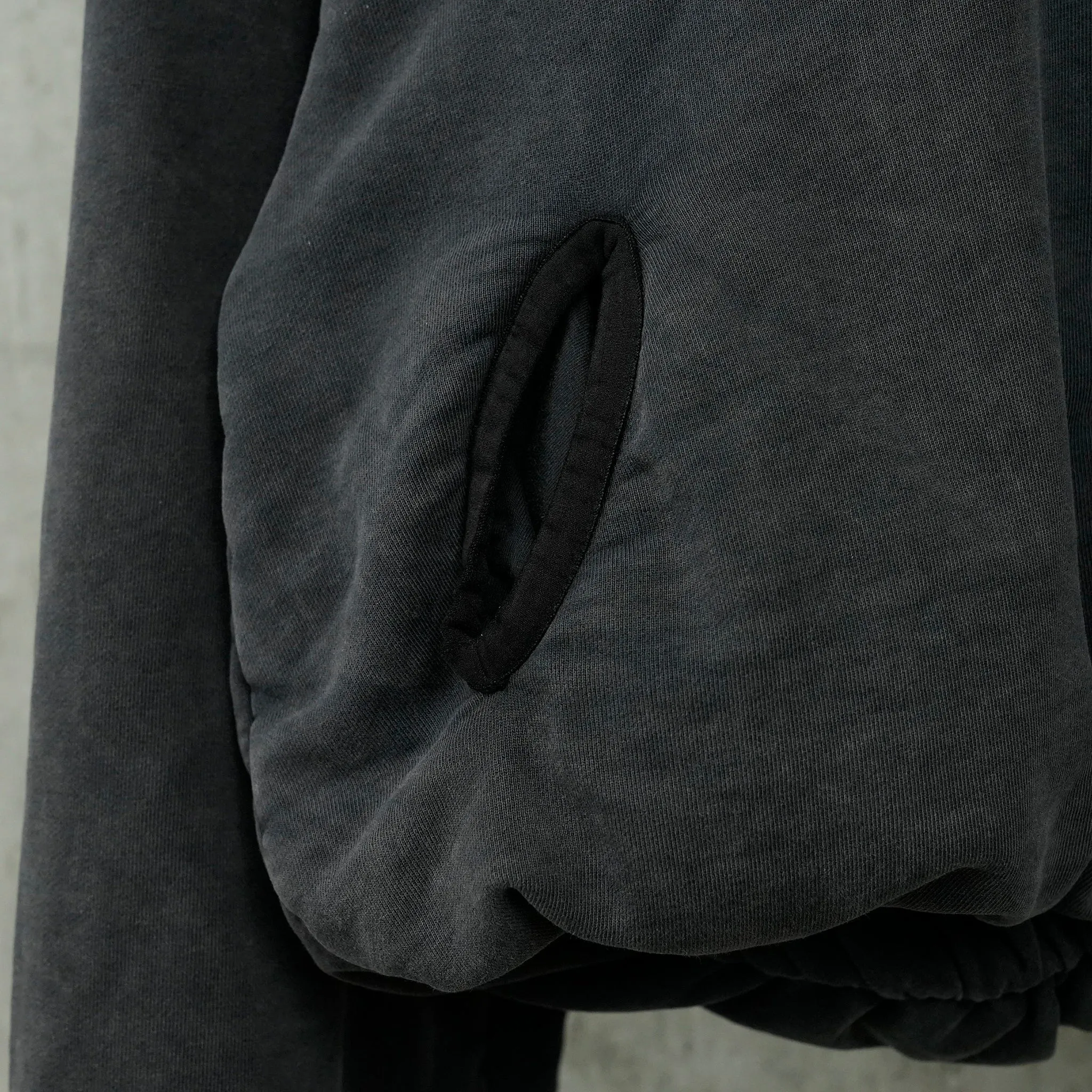 SWEATERS / 900